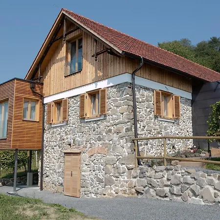 Weinberg - Presshaus Klochberg